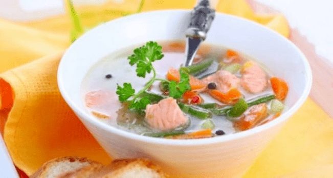 sopa de pescado con una dieta proteica
